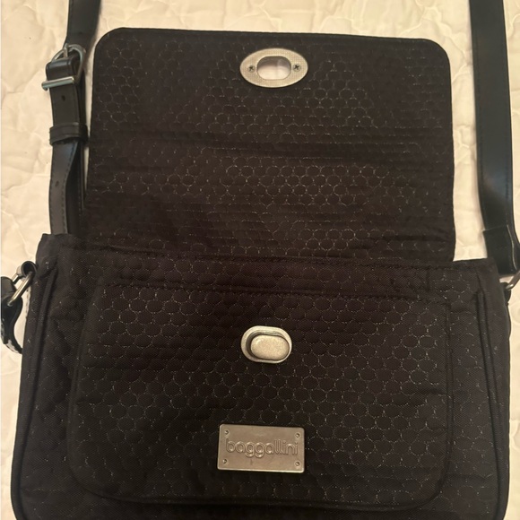 Baggallini black small crossbody bag purse - Picture 3 of 8
